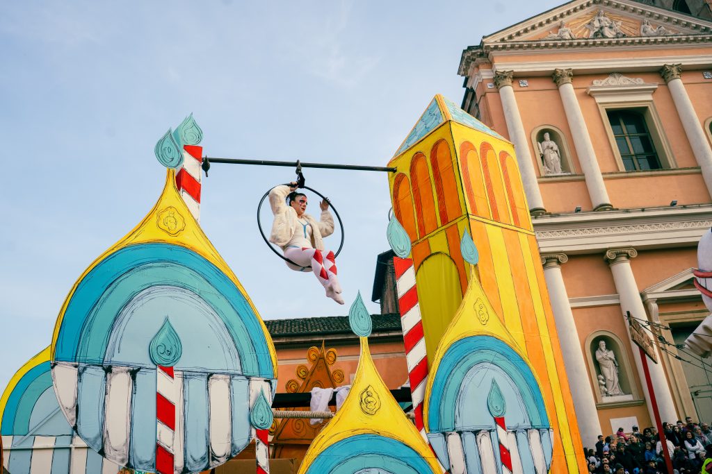Dettaglio di un carro di carnevale di San Giovanni in Persiceto