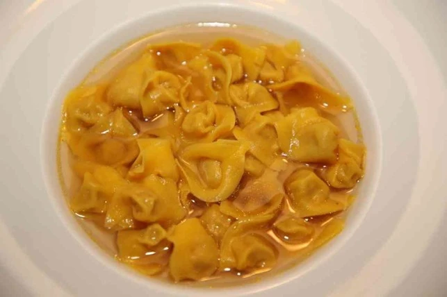 Piatto fumante dei cappelletti di Imola